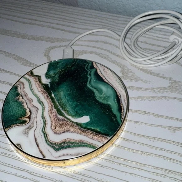 Ideal of Sweden Green/Gold/White Marble Wireless Magnetic Universal Charger - Picture 7 of 7